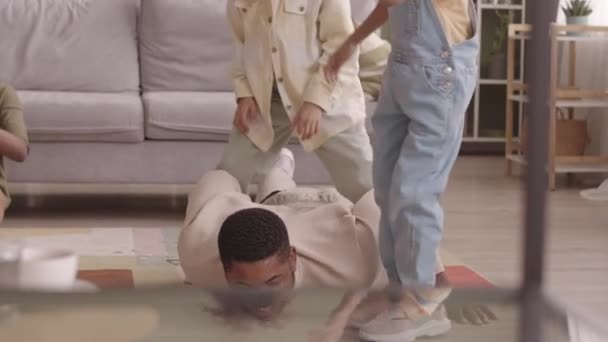 Slowmo Strong African American Father Doing Pushups While His Two — Stock Video