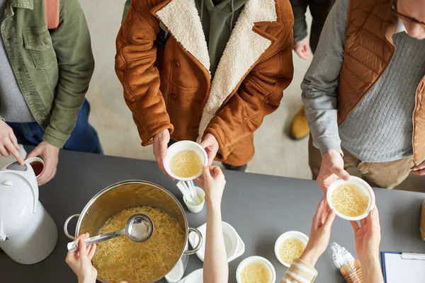 Top View Group Volunteers Giving Out Simple Meals People Need — Stock Photo, Image