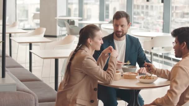 Medium Slowmo Three Coworkers Having Lunch Together Talking Sitting Food — Stock Video