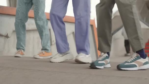 Low Section Slowmo Three Unrecognizable People Y2K Sneakers Pants Freestyle — Stock Video