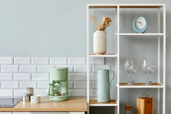 Grafisches Hintergrundbild Eines Minimalen Weißen Kücheninnenraums Mit Offenen Regalen Kopierraum — Stockfoto