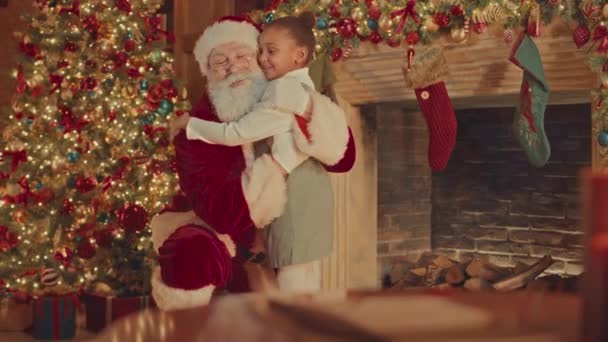 Slowmo Lovely African American Girl Hugging Bearded Santa Claus Christmas — Vídeo de stock