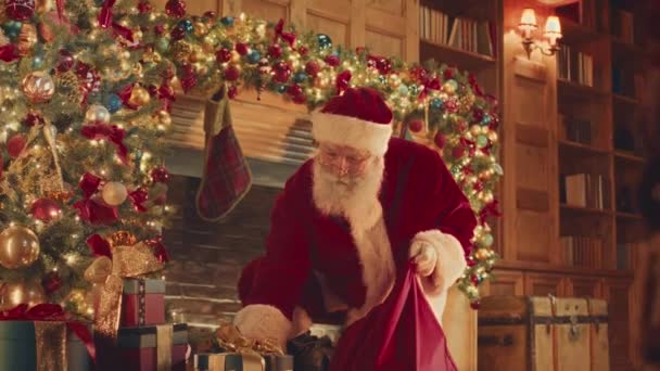 Little Girl Seeing Santa Claus Putting Presents Beautiful Christmas Tree — Αρχείο Βίντεο