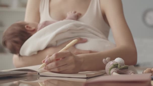 Cropped Slowmo Unrecognizable Young Woman Newborn Baby Her Arms Taking — Stock videók