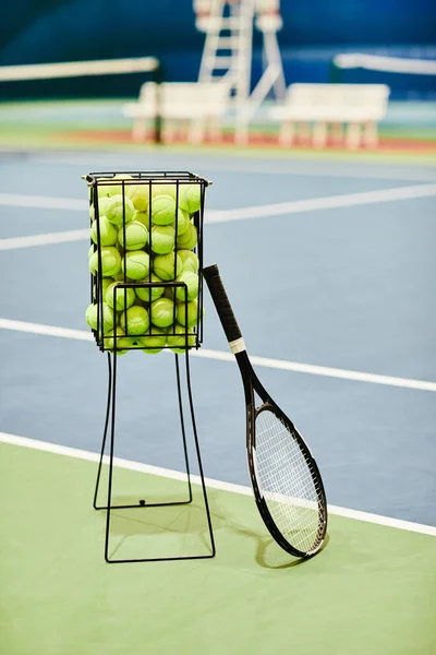 Image Fond Verticale Raquette Tennis Panier Balles Court Tennis Espace — Photo