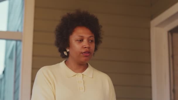 Medium Shot Caring Black Woman Serving Dinner Plates Her Guests — Stock video