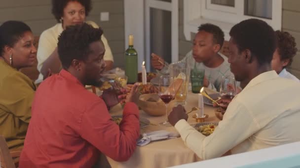 Medium Shot Two Modern African American Families Kids Having Dinner — Αρχείο Βίντεο