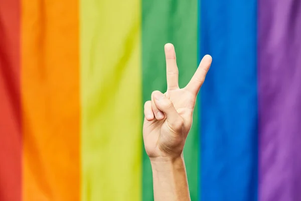 Zbliżenie Strony Pokazujące Znak Przeciwko Tęczy Flagi Tle Dla Pride — Zdjęcie stockowe