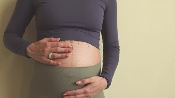 Midsection Slowmo Unrecognizable Pregnant Woman Activewear Sliding Both Hands Her — Videoclip de stoc