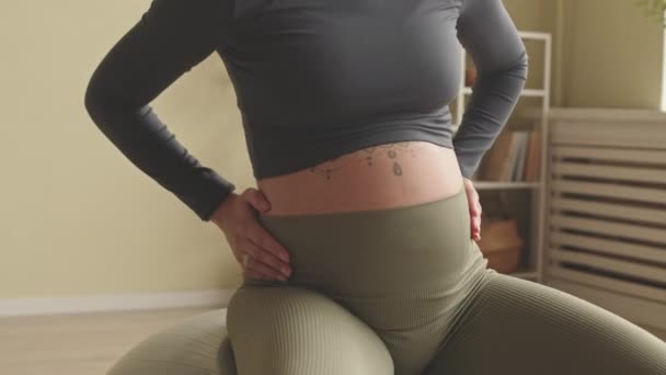 Cropped Shot Unrecognizable Expectant Mother Doing Body Rotations While Sitting — Video Stock