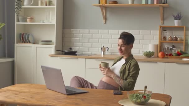 Slowmo Young Pregnant Woman Watching Film Laptop Lunch Home — Video Stock