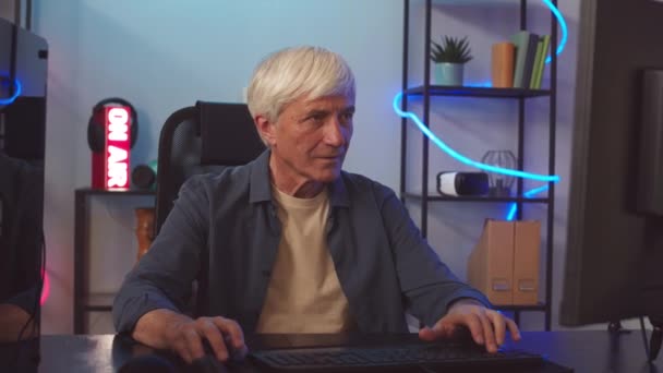 Waist Shot Modern Senior Man Playing Computer Games Room Led — Stock Video