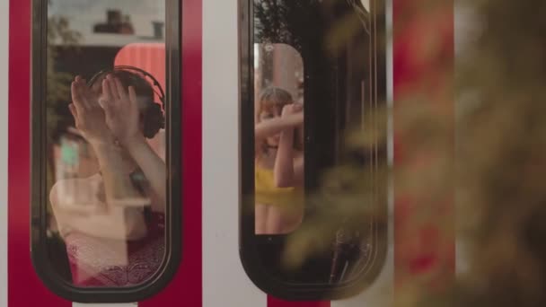 Par Les Portes Tramway Prises Vue Deux Voguers Fantaisie Excentriques — Video