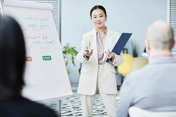 Portrait Young Asian Woman Giving English Lesson Office Speaking Audience — Stock Photo, Image