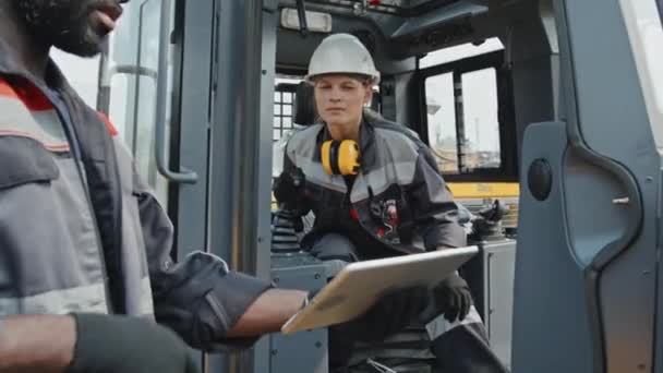 Diverse Couple Industrial Engineers Coveralls Hard Hats Using Digital Tablet — Stock Video