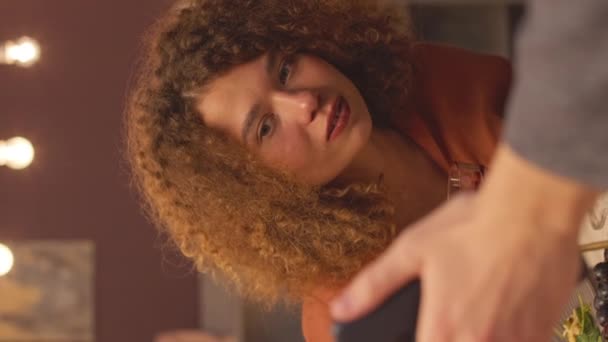 Vertical Shot Young Beautiful Caucasian Woman Long Curly Hair Chatting — Stock Video