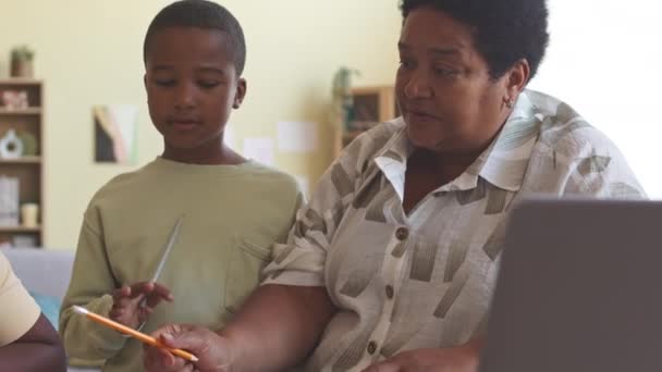 African American Grandmother Her Two Tween Grandchildren Studying Together Home — Stock Video