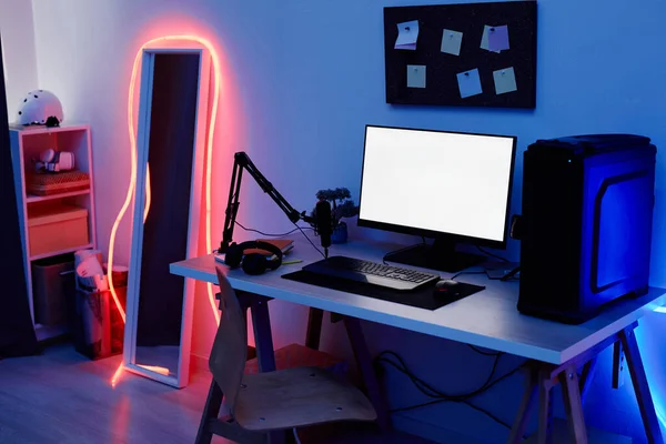 Hintergrundbild Von Teenagern Spielzimmer Mit Blauer Neonbeleuchtung Und Bildschirm Attrappe — Stockfoto
