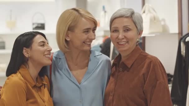 Portrait Taille Haute Trois Élégantes Femmes Multiethniques Posant Pour Caméra — Video