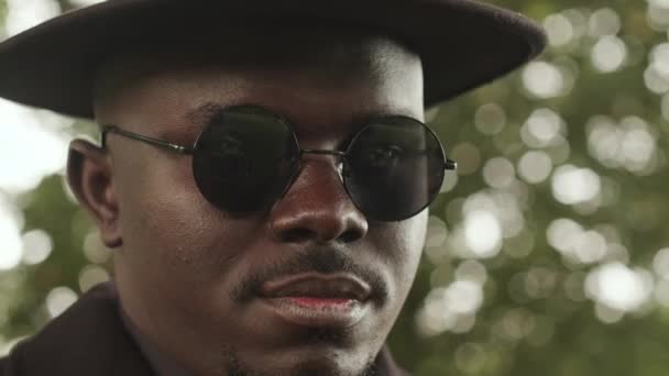 Closeup Grieving African American Man Black Hat Coat Taking Sunglasses — Stock Video