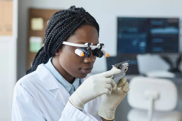 Portrait Young African American Woman Wearing Magnifying Visor Inspecting Hardware — Stock Photo, Image