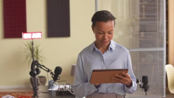 Medium Portrait Young Biracial Female Radio Host Digital Tablet Hands — Stock Video