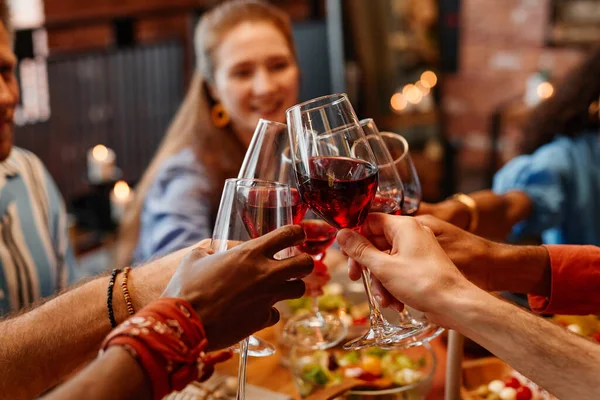 Close Young People Holding Wine Glasses Toasting While Celebrating Together — Stock Photo, Image