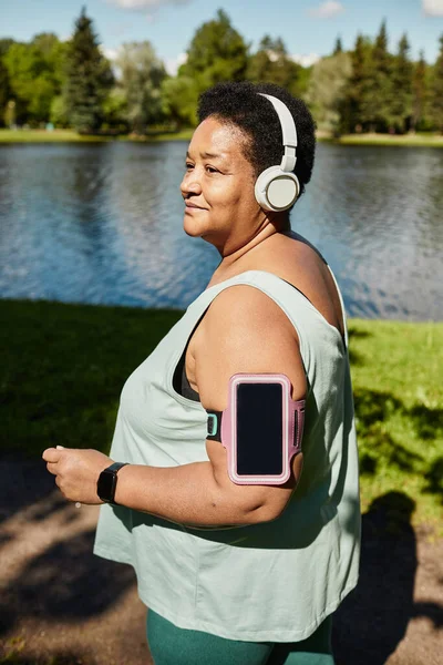 Vertical Portrait Mature Black Woman Running Outdoors Wearing Headphones Enjoying — Stock Photo, Image