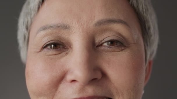 Close Studio Portrait Senior Asian Woman Short Grey Hair Smiling — Stock Video