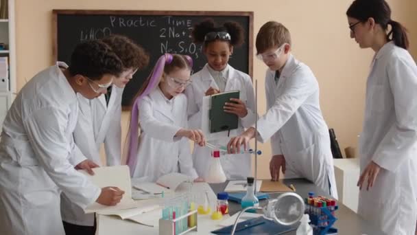 Medium Shot Diverse Preteens White Lab Coats Female Science Teacher — Stock Video