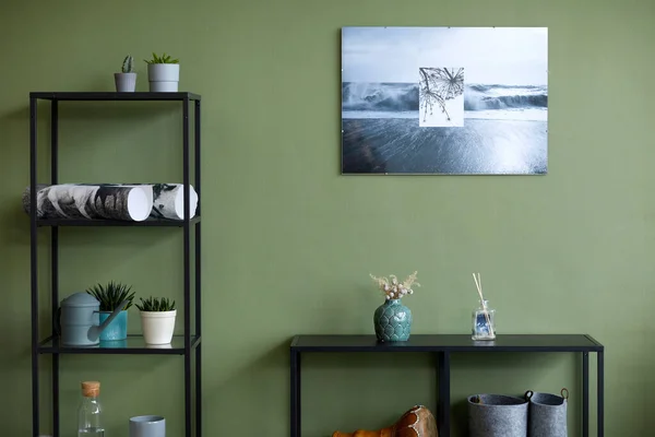 Image Horizontale Pièce Domestique Avec Peinture Moderne Sur Mur Vert — Photo