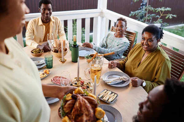 High Angle View Woman Bringing Homemade Chicken Dish Table Family — Stock Photo, Image