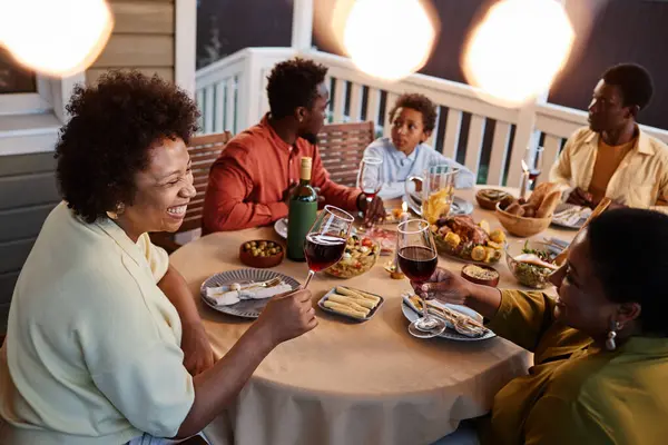 Side View Portrait Senior Black Woman Clinking Glasses Family While — Stock Photo, Image
