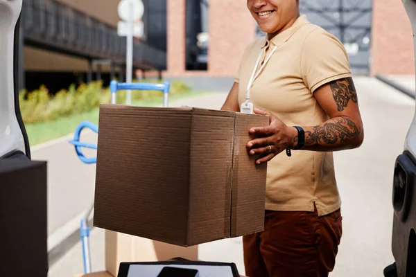 Cropped Shot Female Delivery Worker Holding Box While Unloading Van — Stock Photo, Image