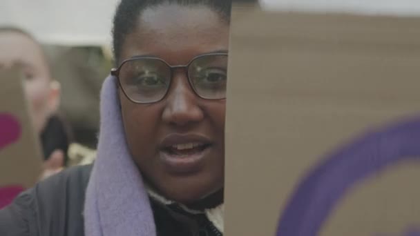 Medium Closeup Slowmo Young Black Woman Feminist Symbol Cardboard Shouting — Stock Video