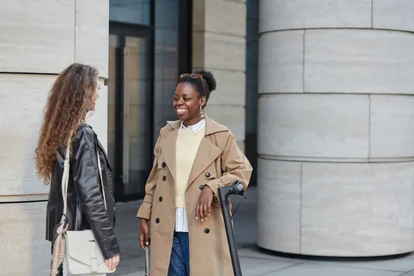 Portrait Young Black Woman Talking Friend City Setting Wearing Coat — Stock Photo, Image