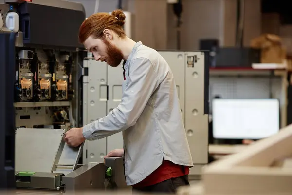 Side View Portrait Bearded Young Man Working Print Shop Setting — Stock Photo, Image