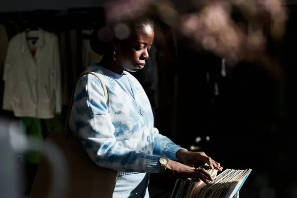 Moody Side View Portrait Black Young Woman Choosing Vintage Records — Stock Photo, Image