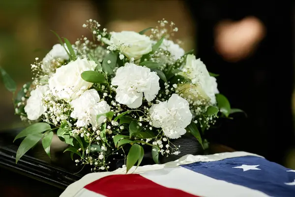 Closeup Bandeira Americana Caixão Com Flores Cerimônia Funeral Livre Para — Fotografia de Stock