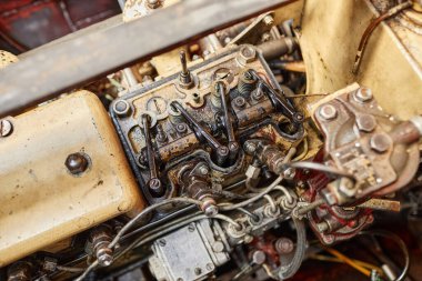 Metal tekne motorunun yağ lekeli arkaplan resmini kapat, boşluğu kopyala