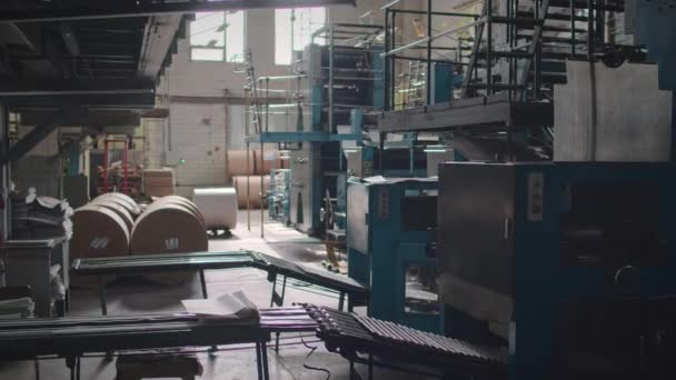 People Lowkey Shot Empty Industrial Factory Interior Production Line Old — Stock video