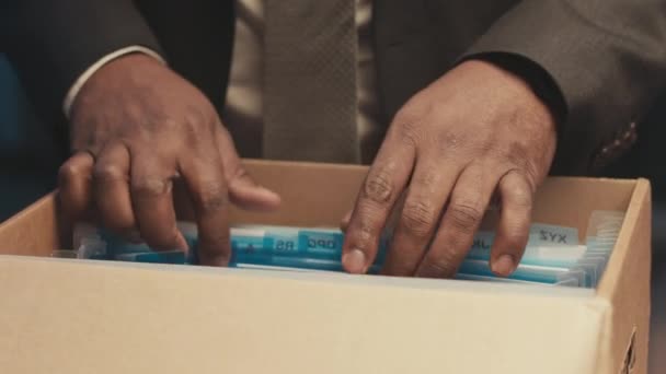 Schnappschuss Eines Nicht Wiederzuerkennenden Schwarzen Männlichen Unternehmers Anzug Und Krawatte — Stockvideo