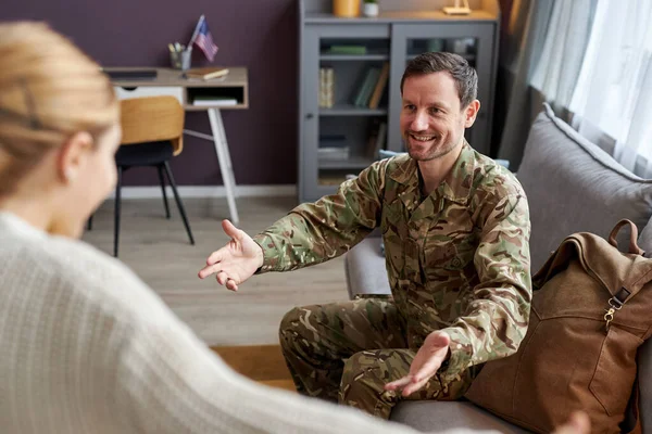 Portrait Smiling Military Father Coming Back Home Daughter Running Him — Stock Photo, Image