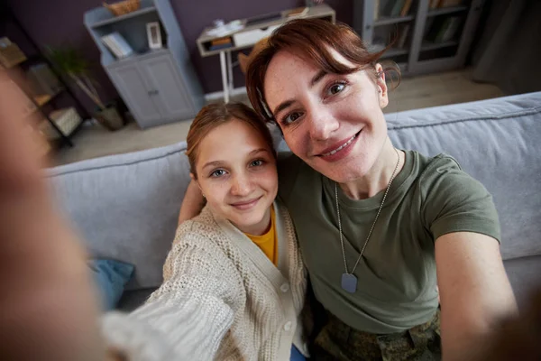 High Angle Portrait Young Military Woman Taking Selfie Photo Daughter — Stock Photo, Image