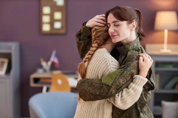 Side View Portrait Young Military Mom Embracing Daughter Eyes Closed — Stock Photo, Image
