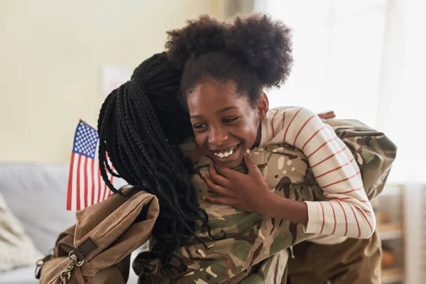 Happy Little Girl Embracing Her Mom Uniform Returning War Standing — Stock Photo, Image