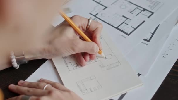 수없는 인테리어 디자이너 아파트 계획의 스케치북에 — 비디오