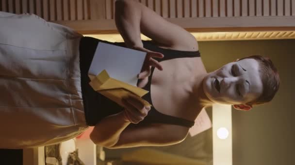 Olgun Pandomimci Aktrisin Sahne Arkasında Sahne Arkasında Sahne Aynası Karşısında — Stok video