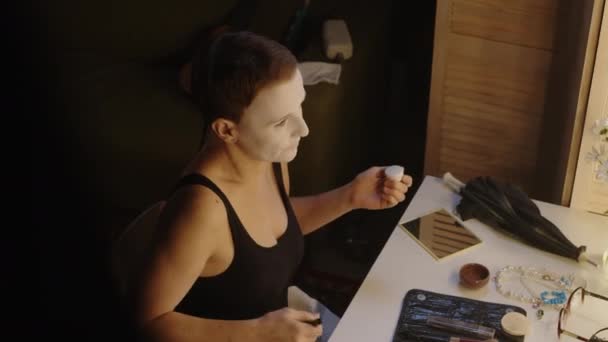 Lowkey Shot Mature Caucasian Female Mime Artist Using Brush White — Stock Video