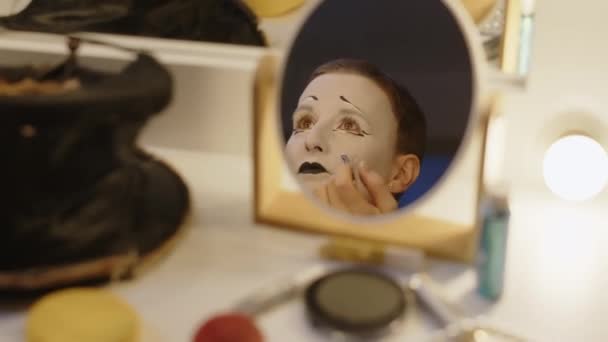 Mirror Shot Mature Female Mime Artist Applying Stage Makeup Backstage — Stock Video